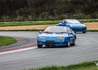 Alpine V6 et Alpine A110 en piste à Clastres lors du trackday d’octobre 2026