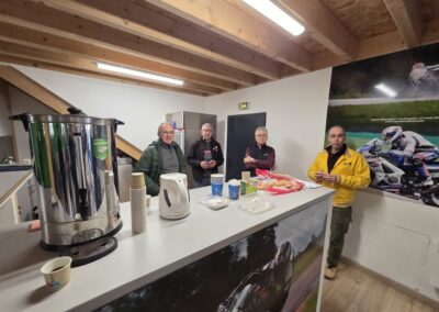 Accueil café des pilotes au Circuit des Écuyers, trackday Alpine Francilienne du 7 mars 2026